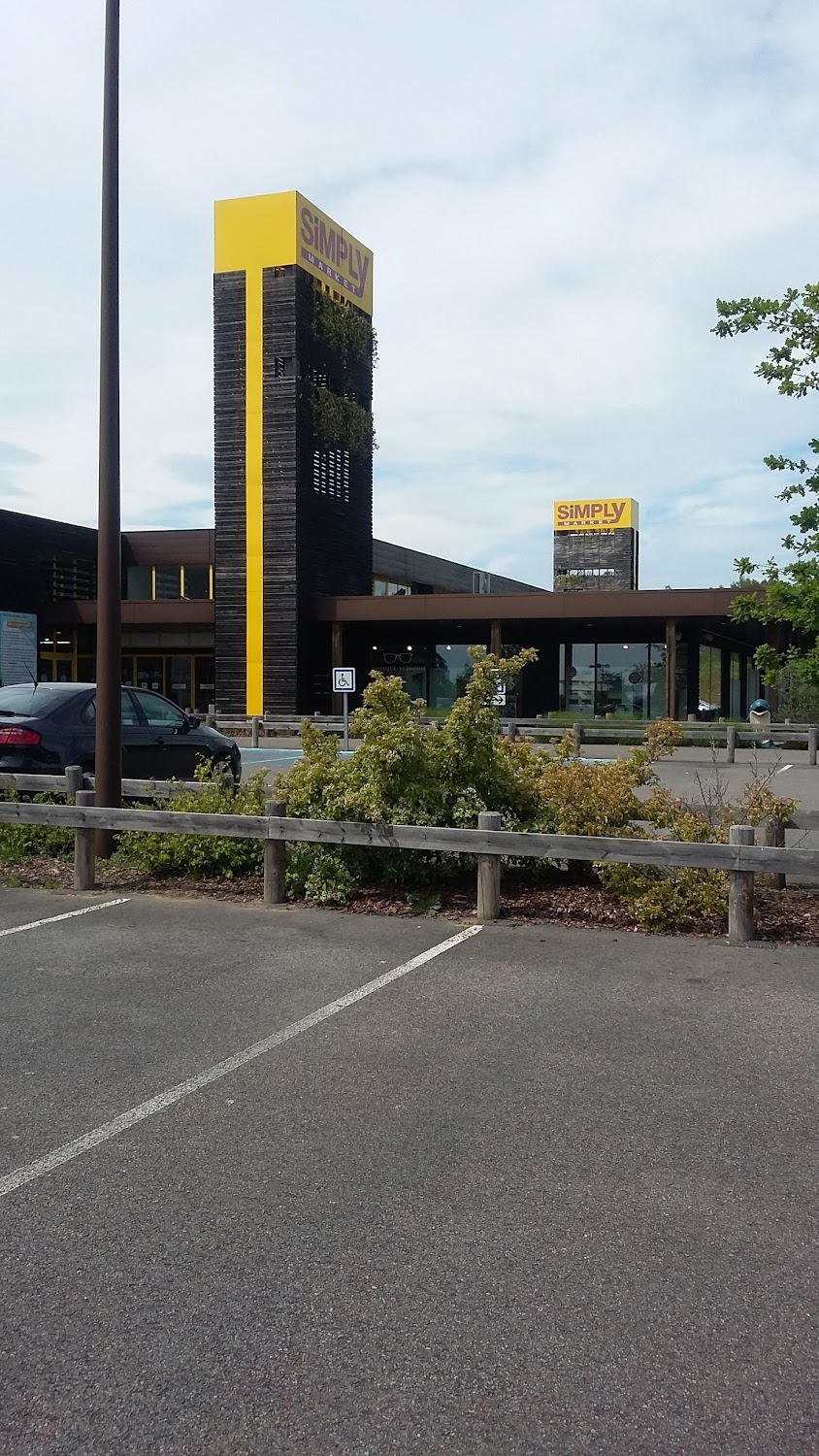 Les gardiennes : train station