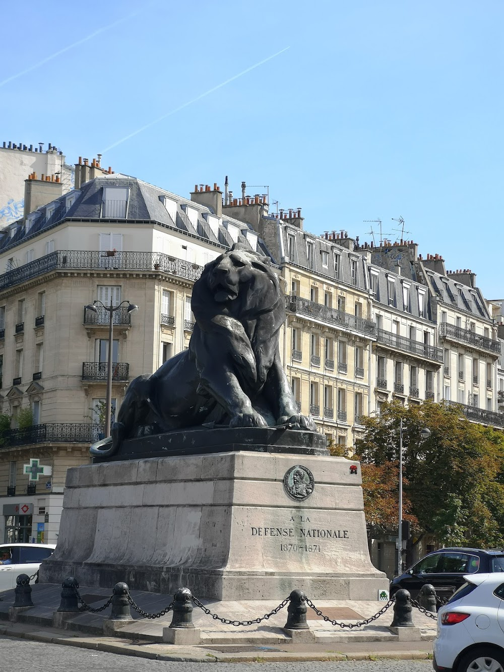 Les glaneurs et la glaneuse : statue demonstrators march padt