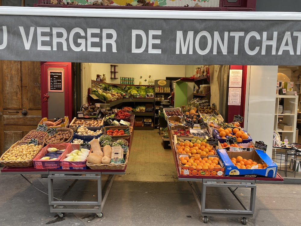 Les glaneurs et la glaneuse : people gleaning apples