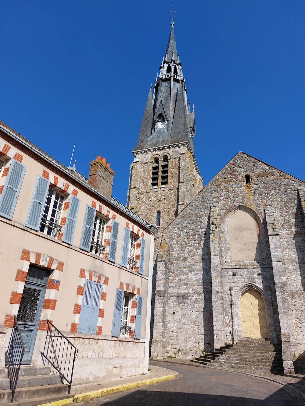 Les magnétiques : Bar La Ruche, and street scenes