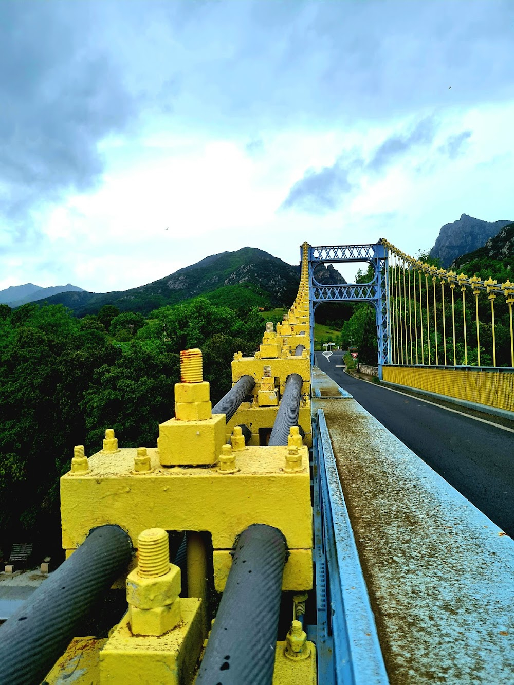 Les météorites : suspended bridge