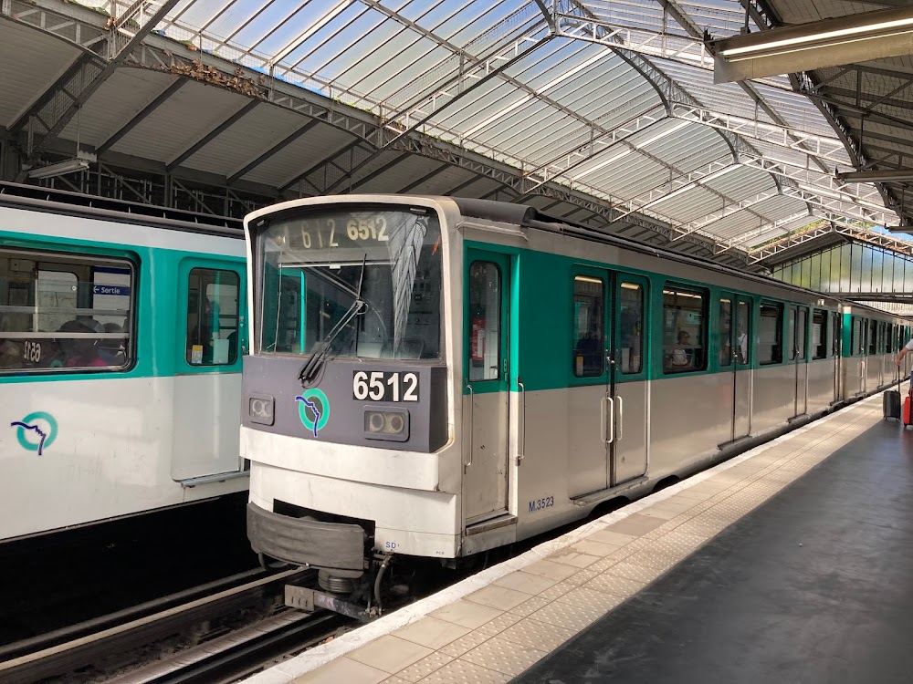 Le marginal : car chase under the metro