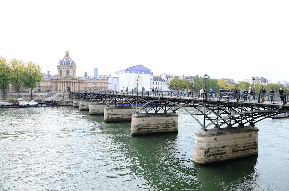 Viheltäjät : seen from Pont Neuf