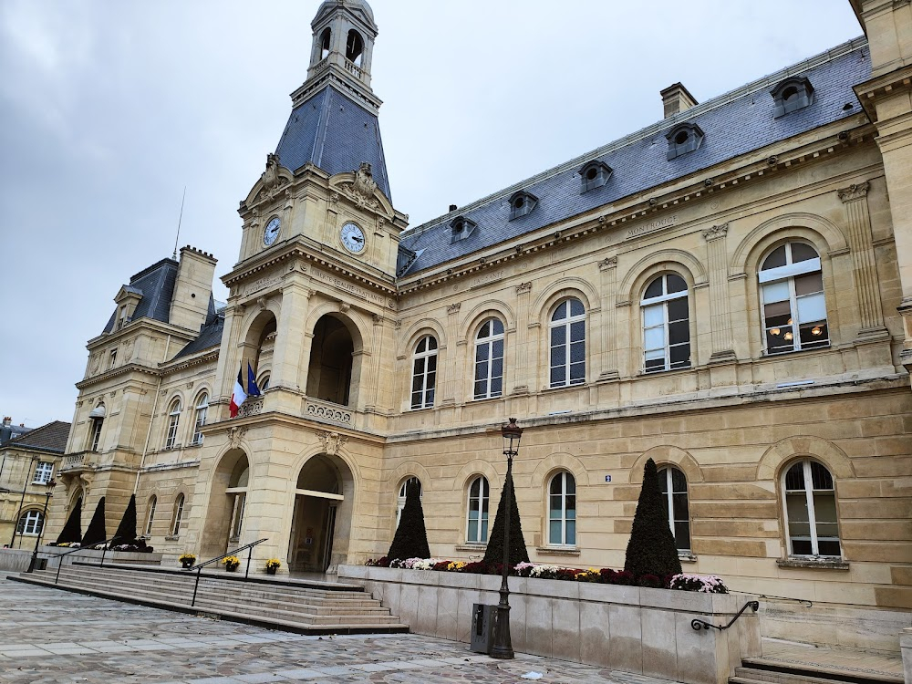 Chocolat : façade of the New Circus