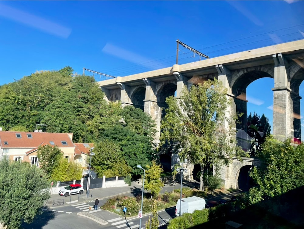 Les yeux sans visage : the viaduct seen during Edna's abduction