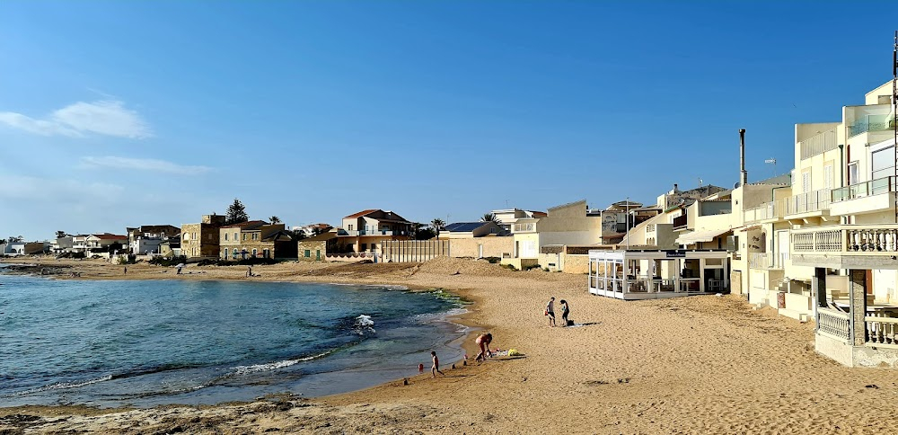 L'estate più calda : Lucia's house, beach, bar, lighthouse