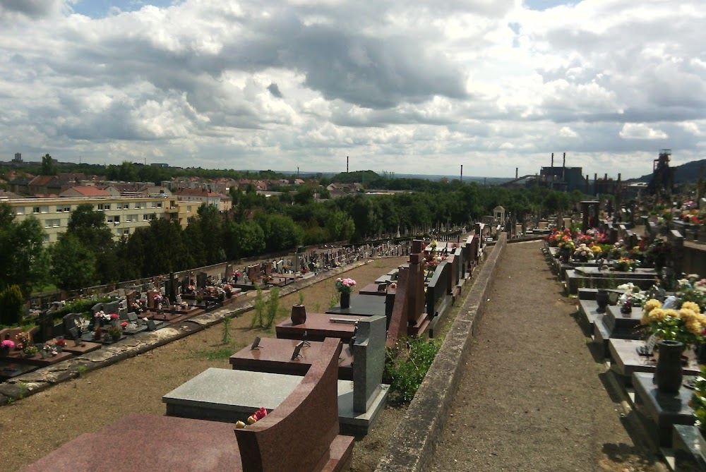 Leurs enfants après eux : funeral scene