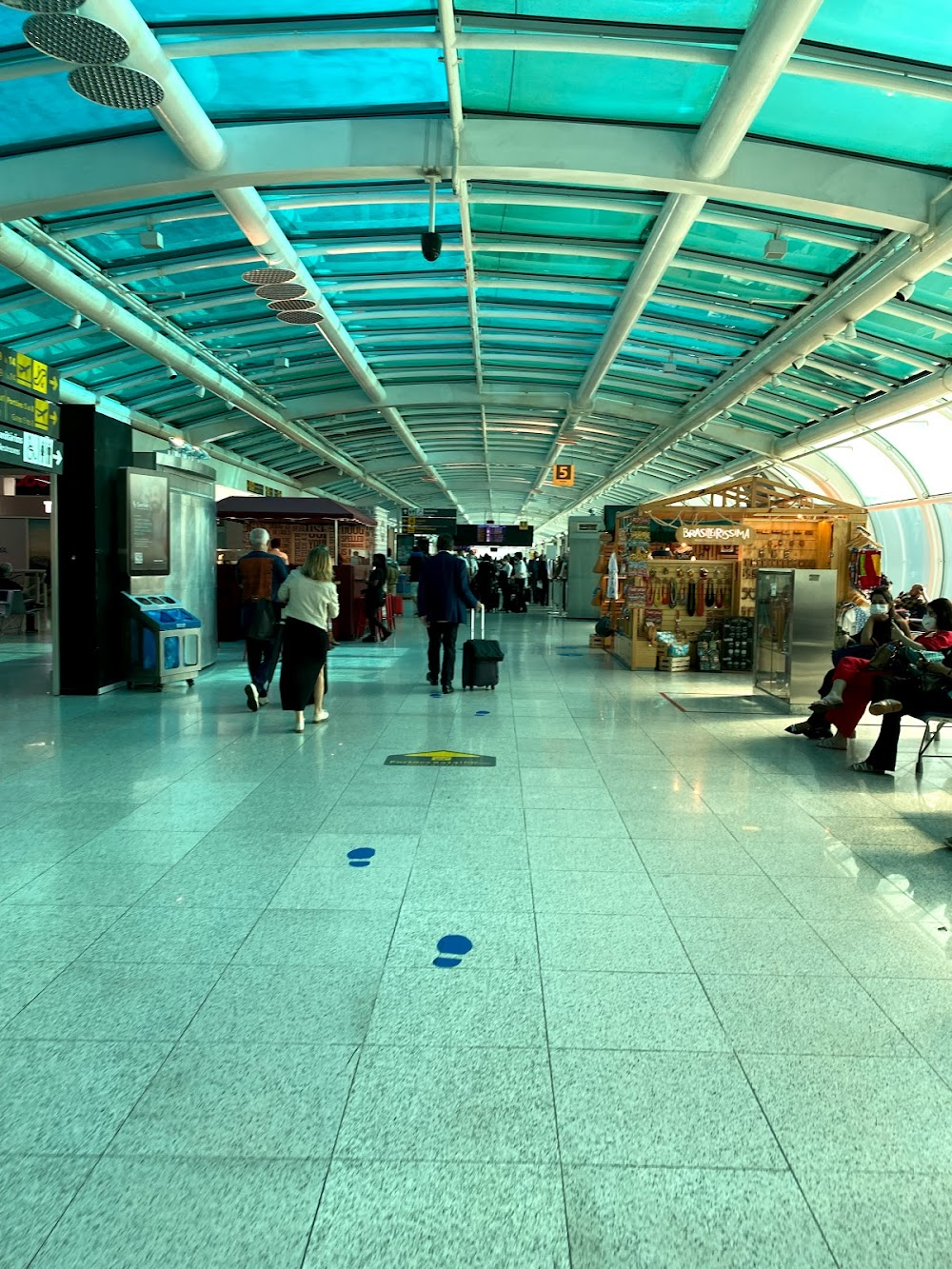 L'homme de Rio : airport in Rio