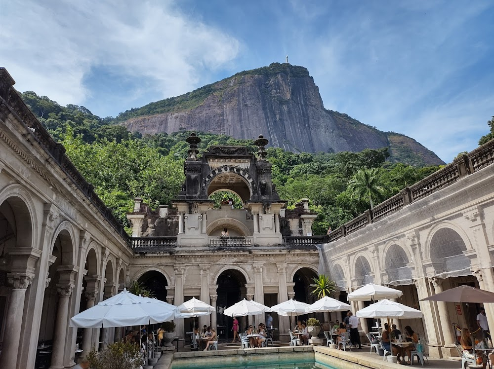 O Cinema Falado : Place where Maria Esther Stockler dances