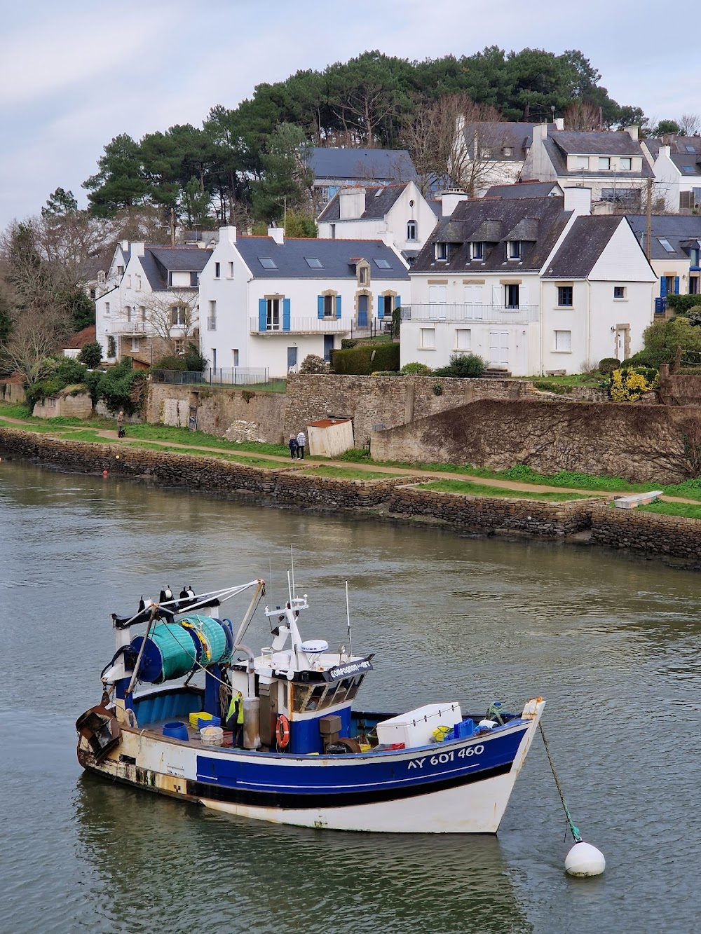 L'homme qui voulait vivre sa vie : small port where Paul embarks