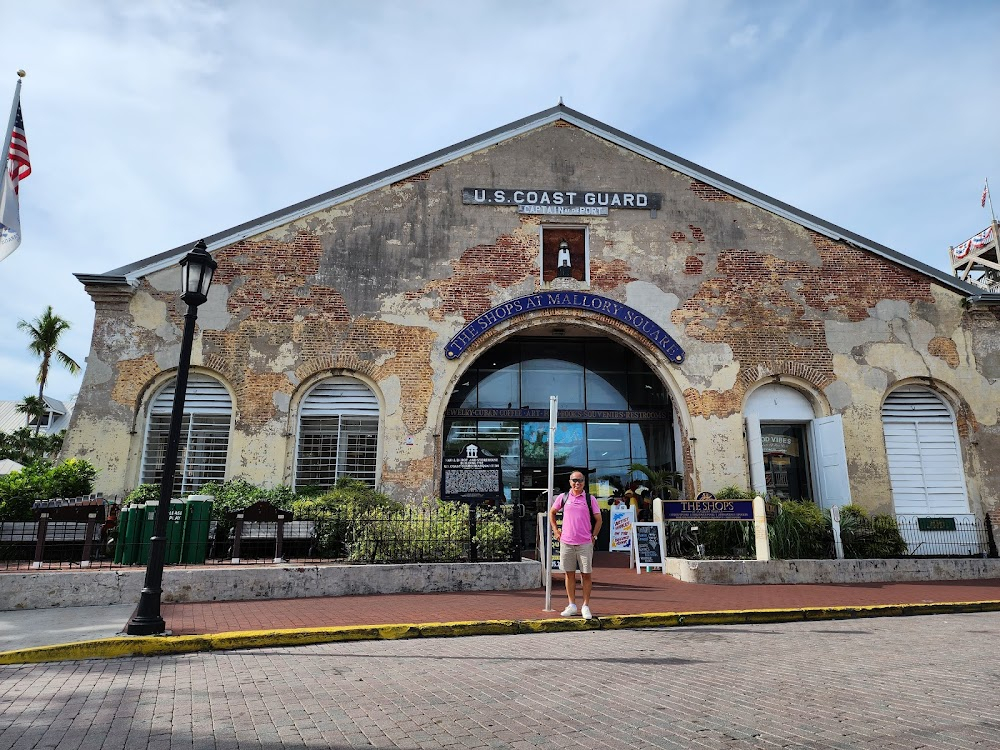 Licence to Kill : exteriors: Isthmus city harbour