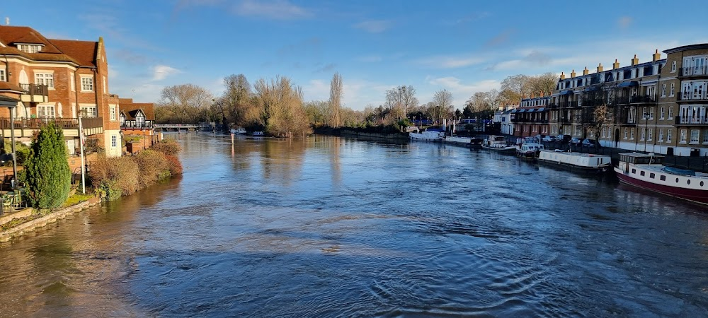 Life on the Thames : on location