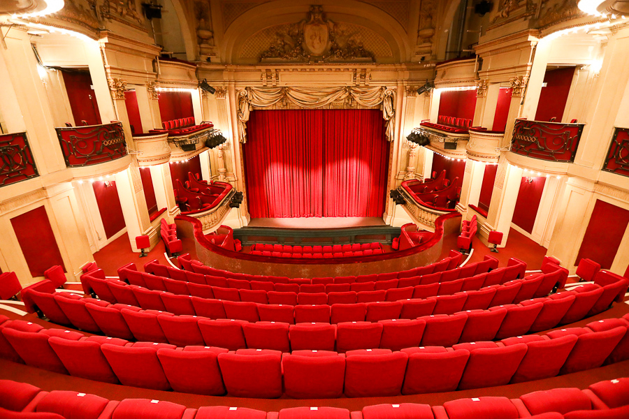 L'heureux élu : theater