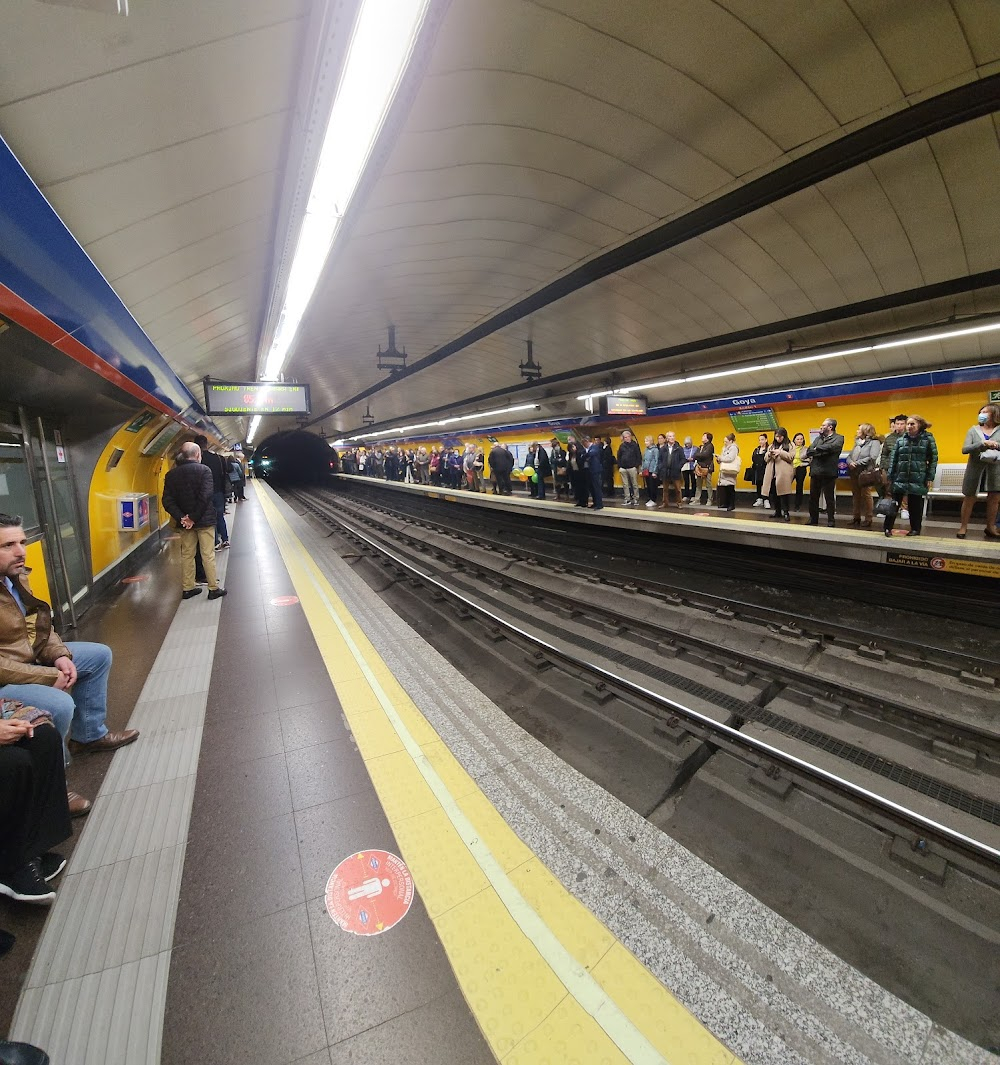 L'ombre de Goya par Jean-Claude Carrière : Scenes in the metro