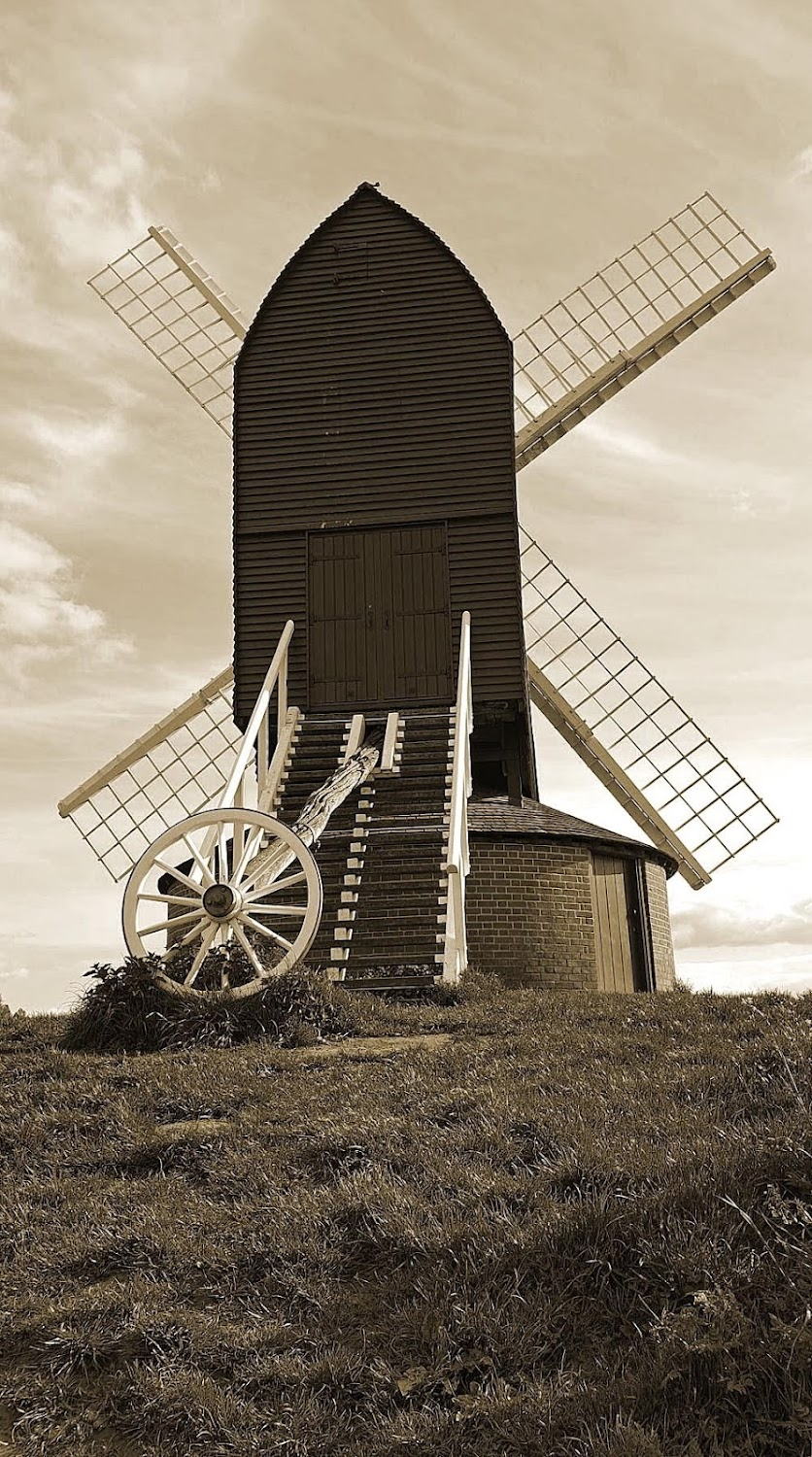 Shadow Run : Edward runs near the windmill