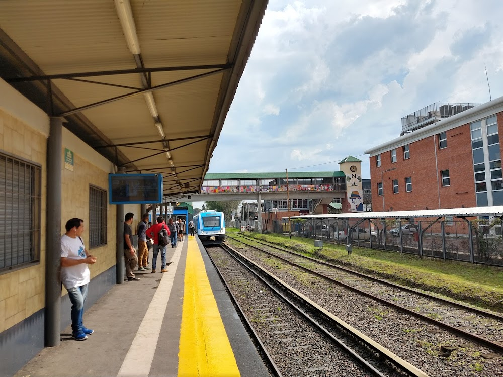 Los tallos amargos : The train station of Gasper's hometown of Ituzaingó.