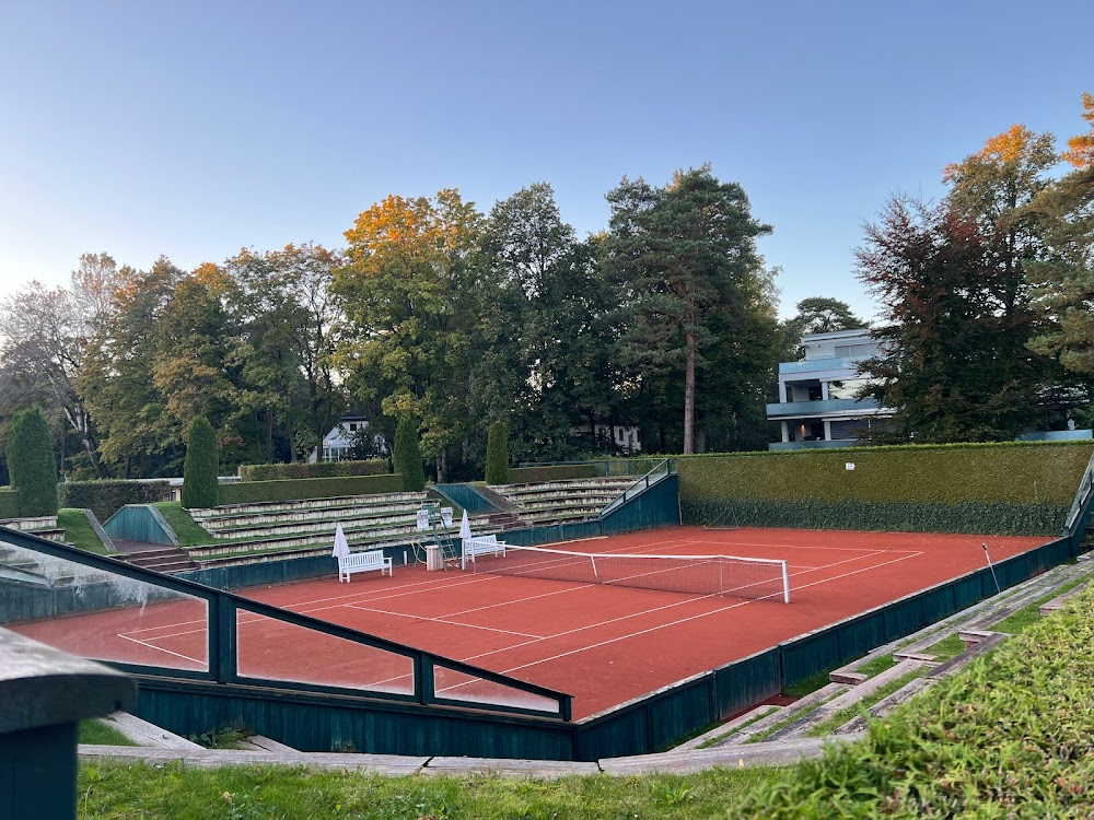 Lotte Jäger und das tote Mädchen : Weigel Sport Inc. tennis courts