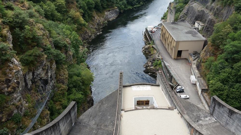 Lumière d'été : dam construction site