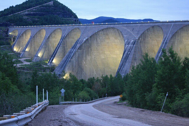 Maelström : where Evlan is first seen in a diving suit.