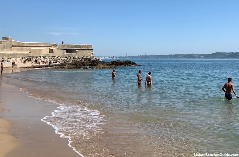 Mal de Espanha : beach scene