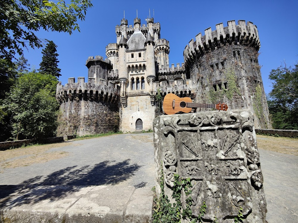 Malenka : The neogothic castle of the Walbrooks