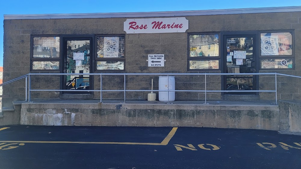 Manchester by the Sea : Lee went out of the store before he confronted Randi.