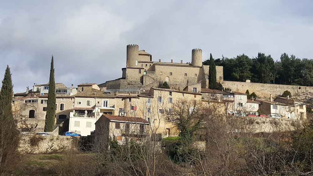 Jean de Florette : town centre and fountain