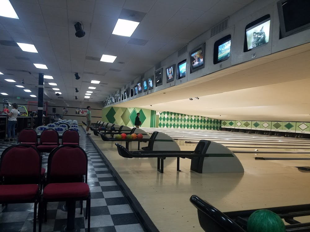 Maul Dogs : bowling alley - interior