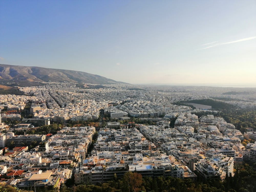 Mavri Afroditi : Steve and Edwige encounter, with views of Chapel of St. George and 360º view of Athens.