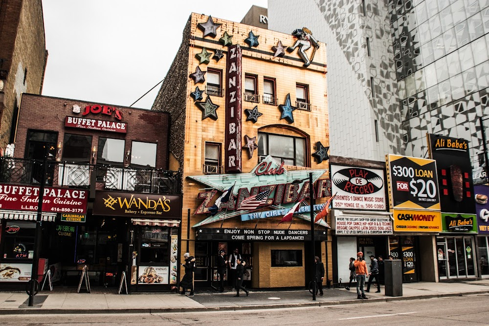 Murder Blues : interiors of strip club