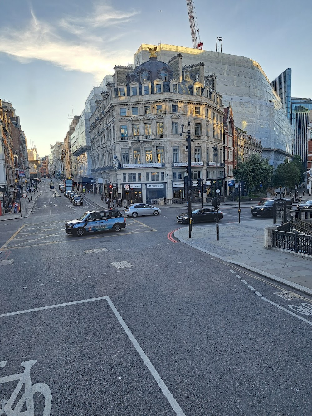 Das Verrätertor : Trayne's car approaches St. Paul's Cathedral