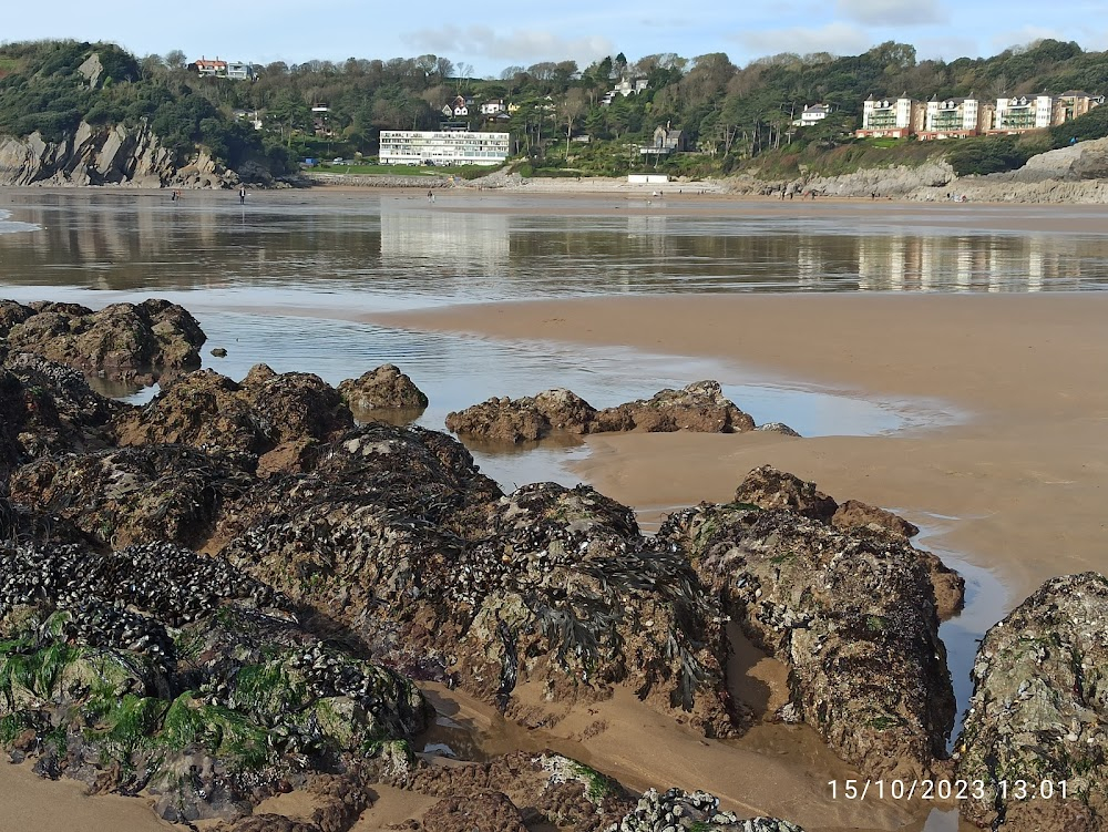 Men Up : Tommy and Rhys walk along the seafront