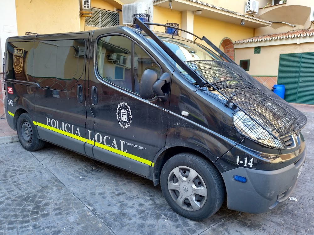 Mi Tío Manolo : Police station