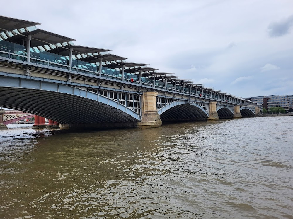 Blackfriars Bridge : 