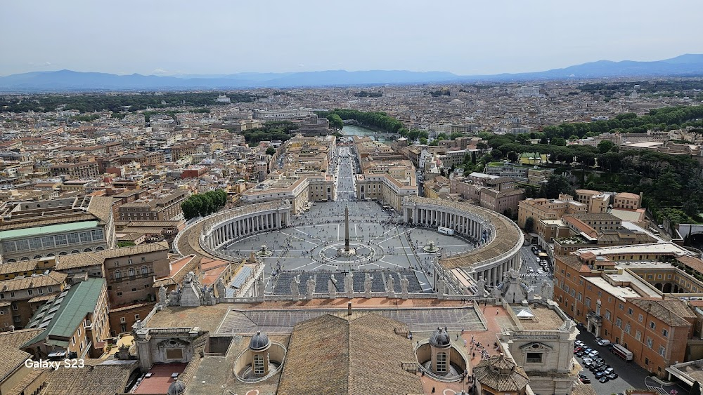 Mission: Impossible III : Gormley and Hunt organizing traffic jam under Vatican wall