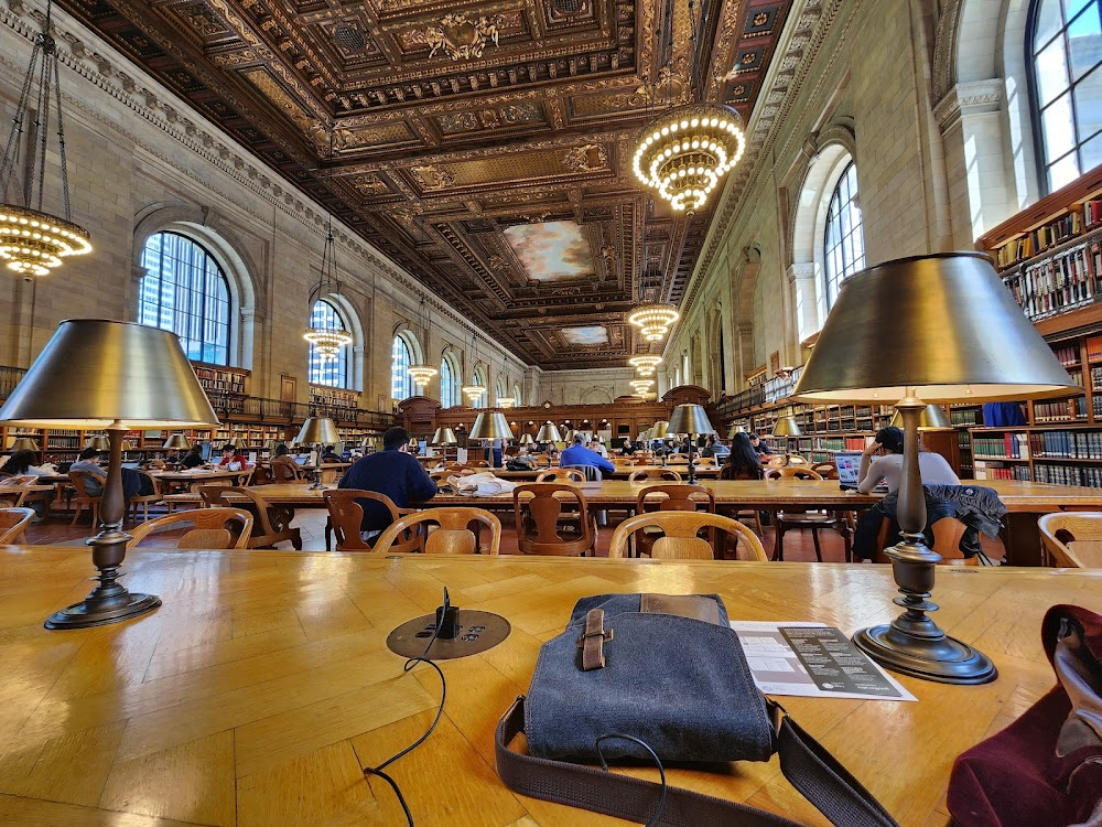 Motherless Brooklyn : Library scene