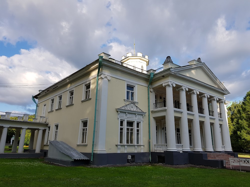 Moy laskovyy i nezhnyy zver : Palace of Count Karneyev