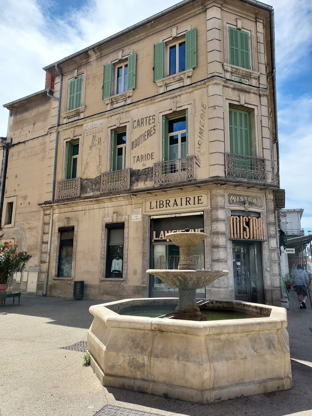 Le sucre : Pharmacy: 18 Cours Bournissac