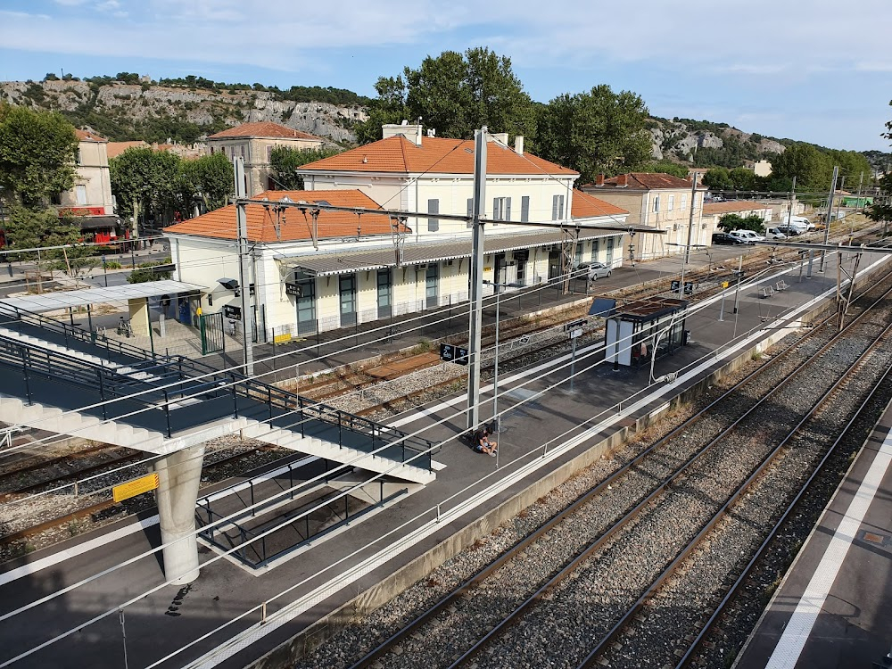 Mr. Bean's Holiday : intermediary train station with fictional name