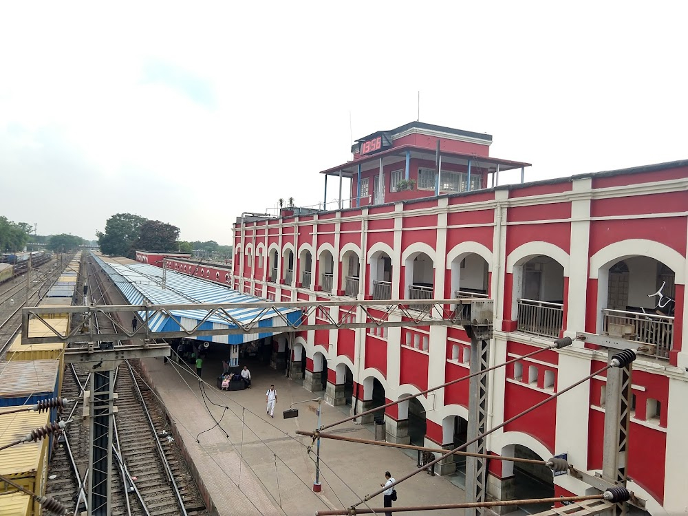 M.S. Dhoni: The Untold Story : Platform 3, 4 &8 Kharagpur