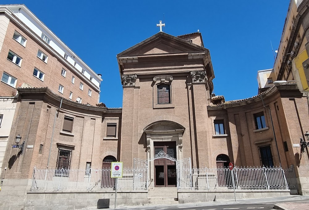 Muerte de un ciclista : Church in interior scene