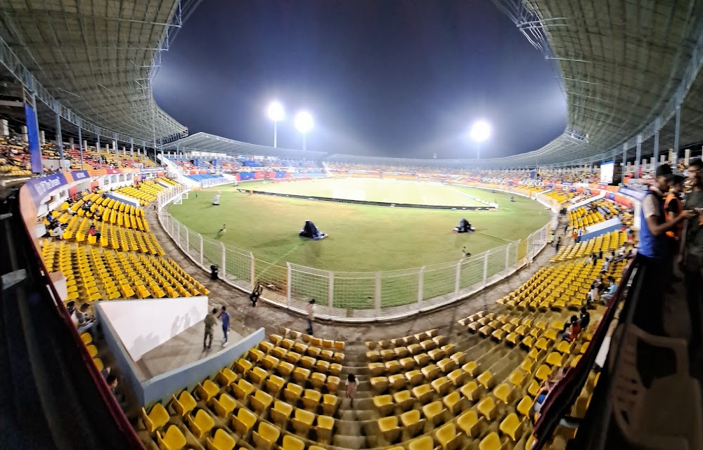 Mujhse Shaadi Karogi : cricket ground