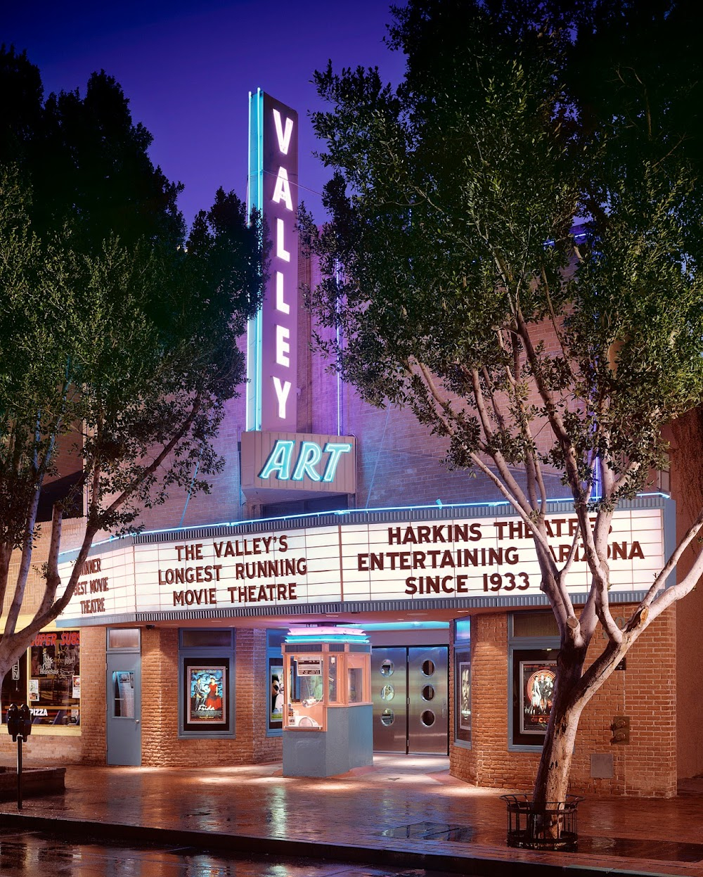 Murphy's Romance : interior: cinema