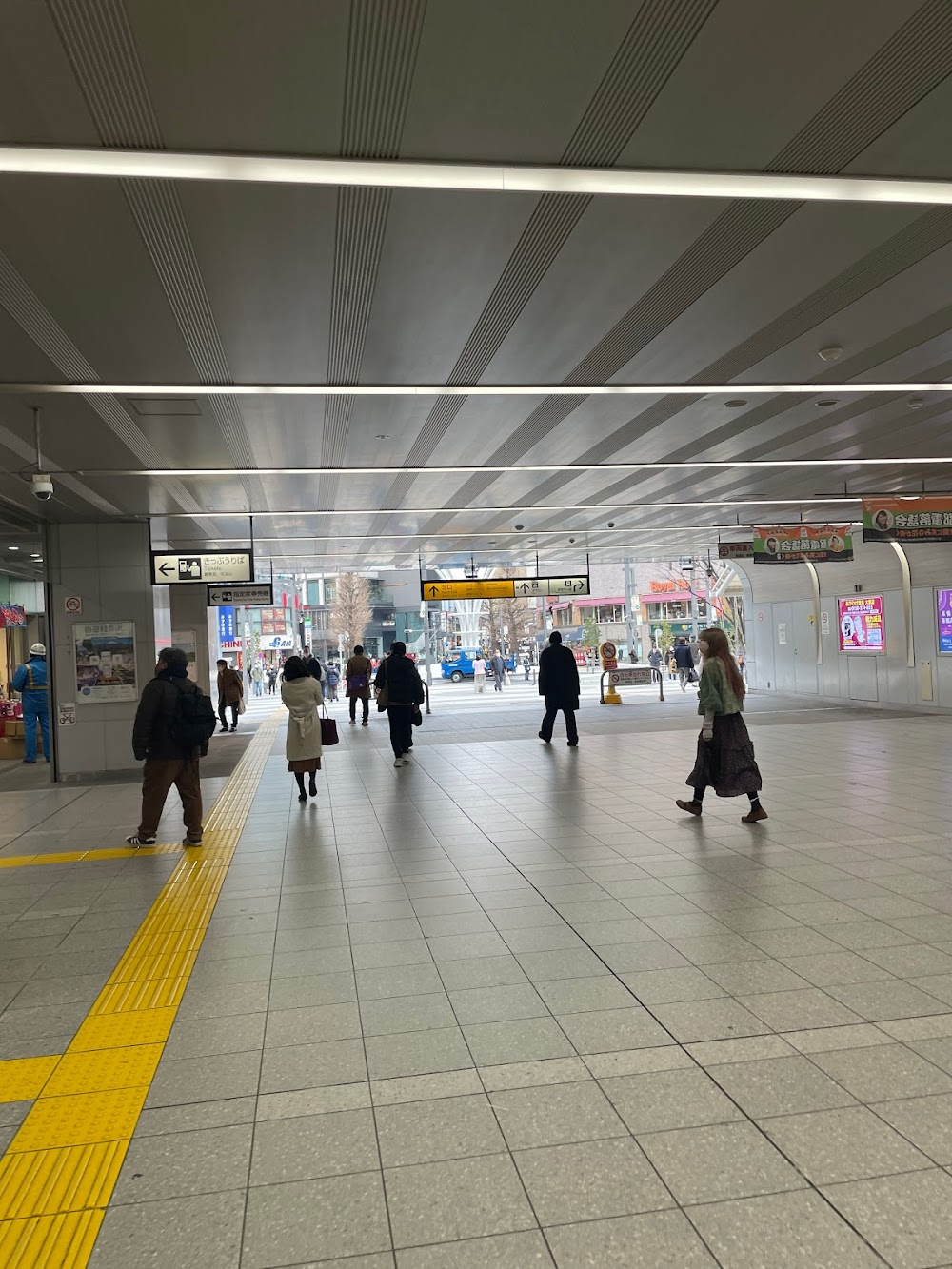 Namonaku mazushiku utsukushiku : train station