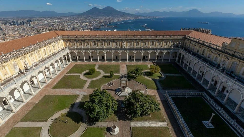 Napoli velata : where the vajassa bingo scene between femminielli takes place