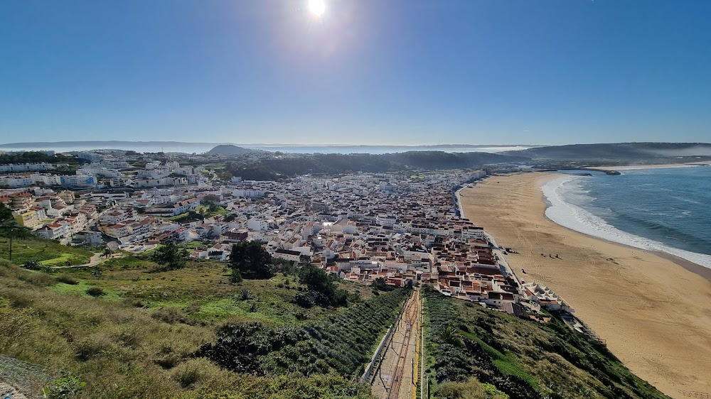 Nazaré : subjective shot from the cable-car over the beach