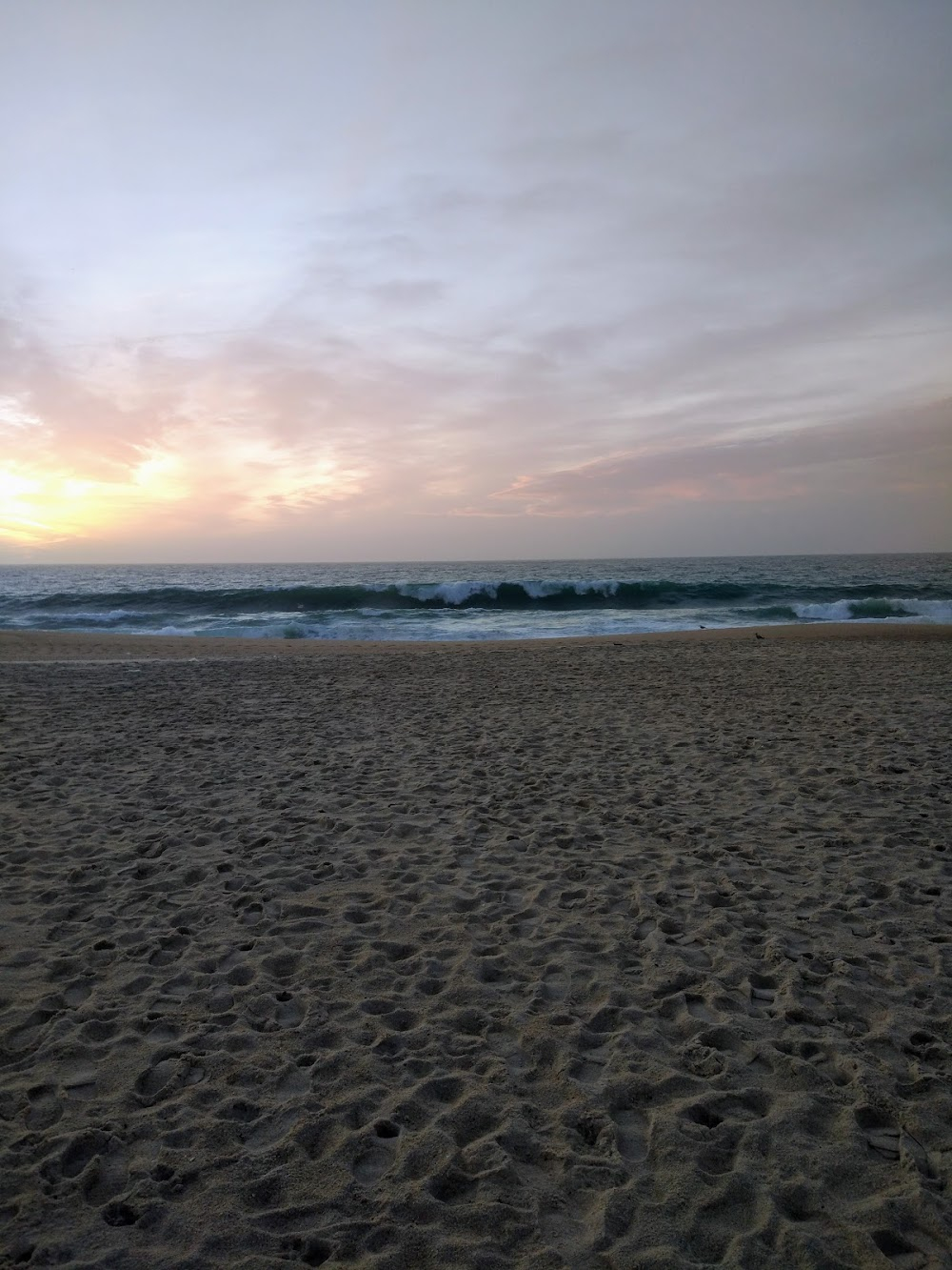 Nazaré : sea views, house facades, lifeboat house