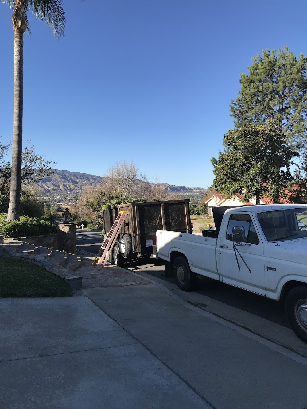 My Backyard Was a Mountain : Exterior