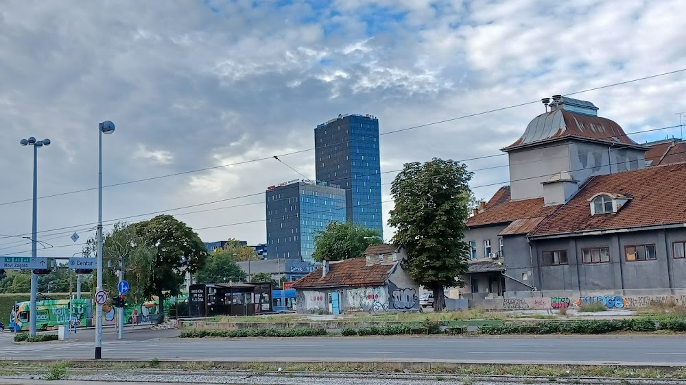 Nepokoreni Grad : street scenes