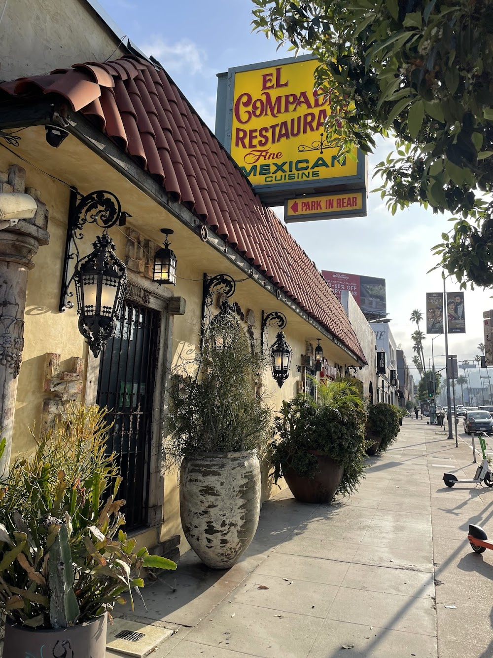 Nightcrawler : Mexican Restaurant Scene